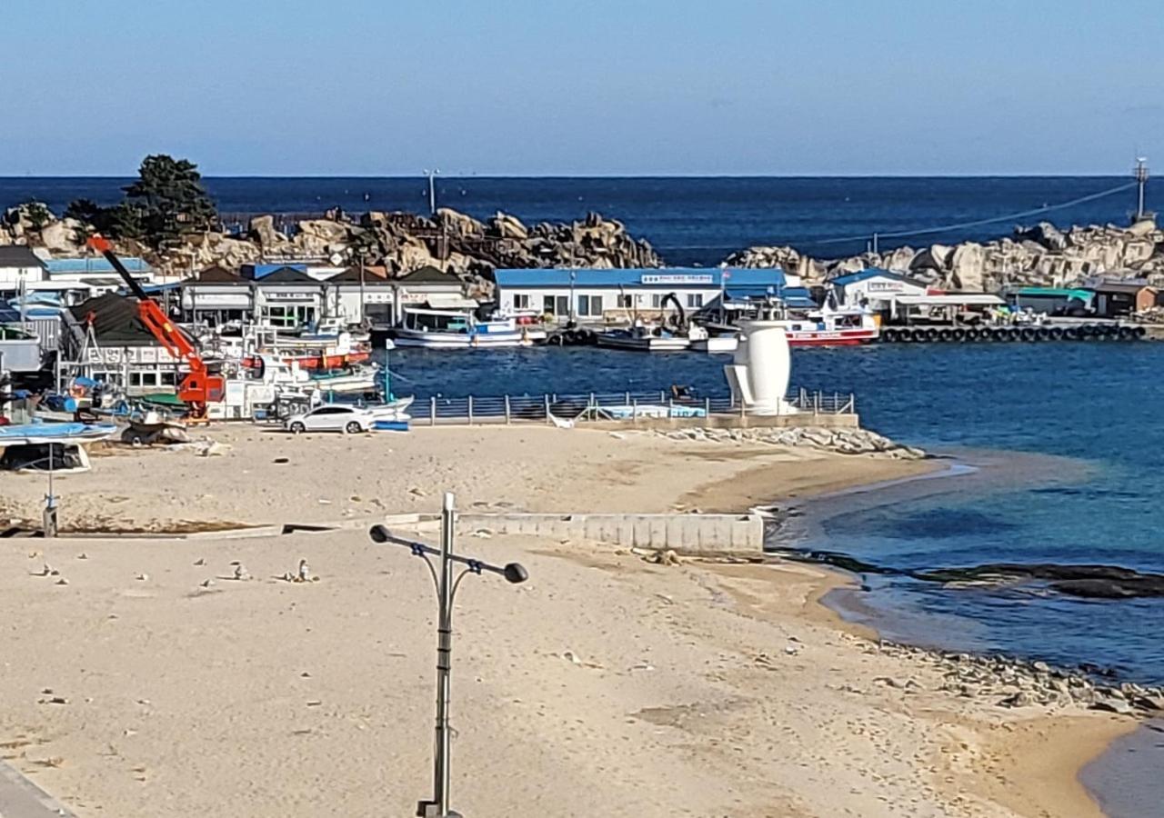 Seaside Minbak Villa Goseong  Exteriör bild