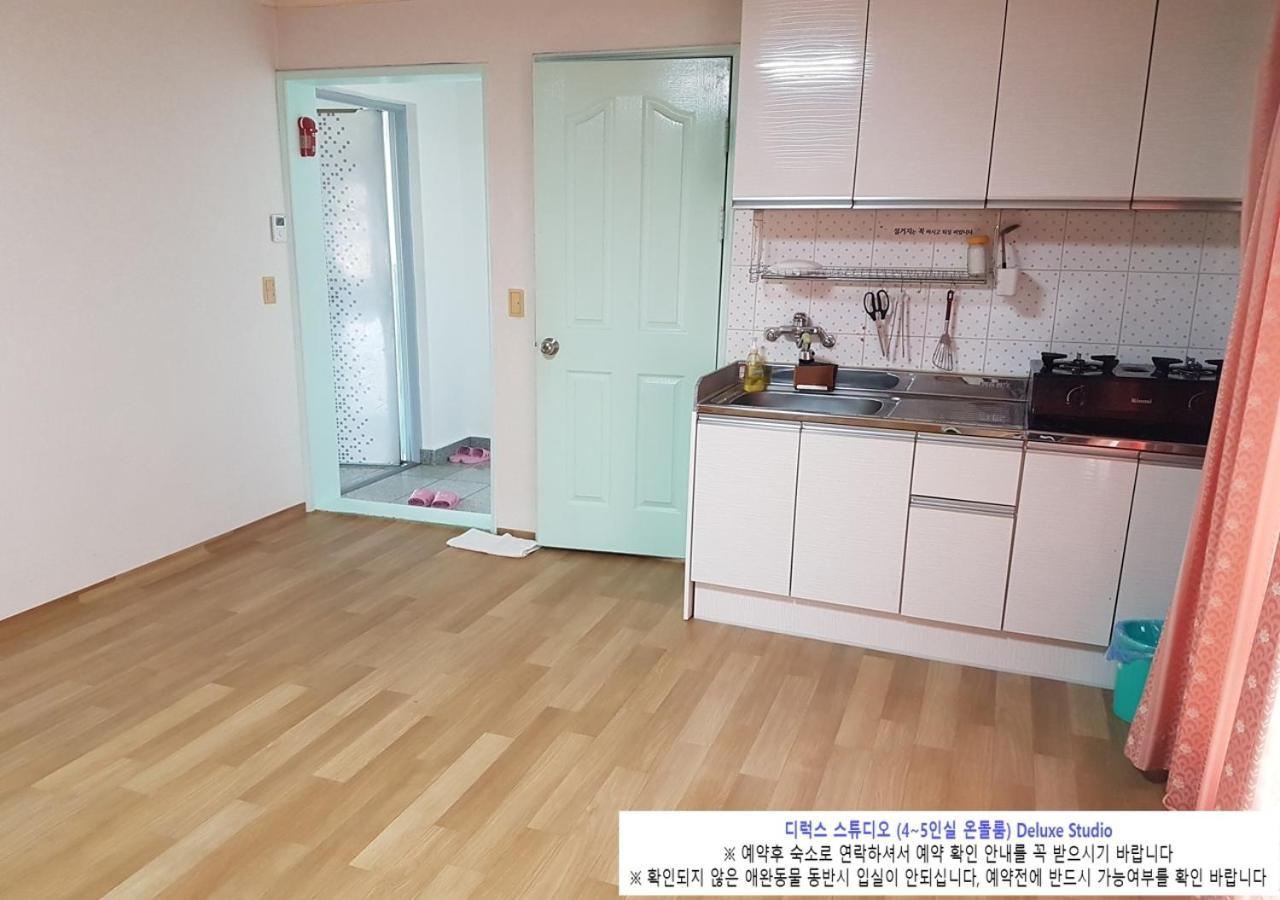 Seaside Minbak Villa Goseong  Exteriör bild