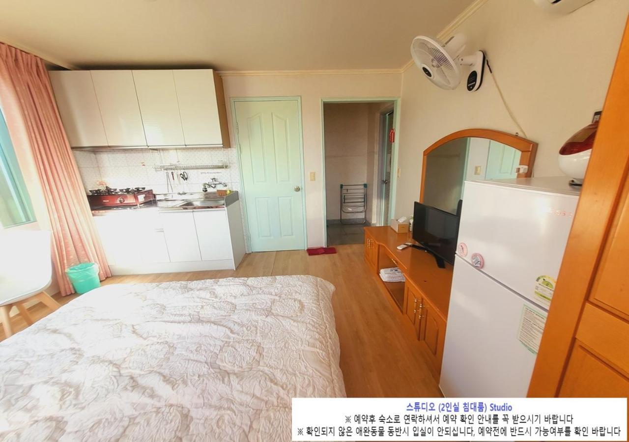 Seaside Minbak Villa Goseong  Exteriör bild